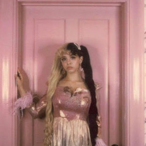 Meet your Posher, Chloe